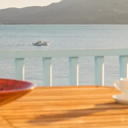 Il Porto Di Milos *