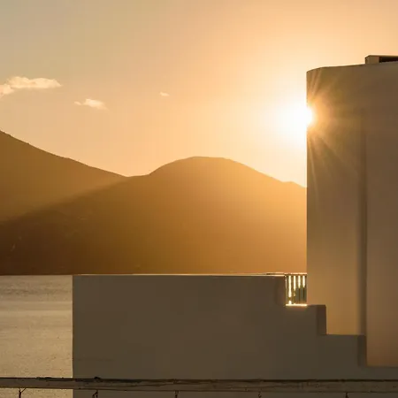 Il Porto Di Milos Villa