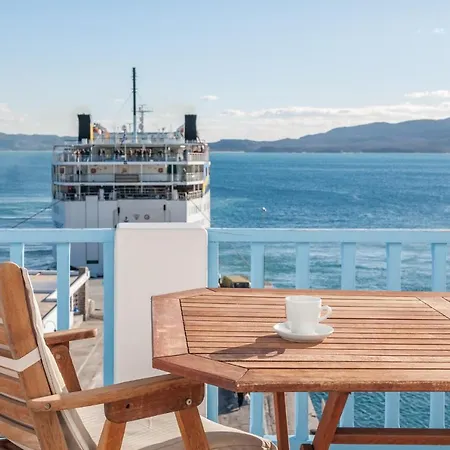 Il Porto Di Milos * Adámasz